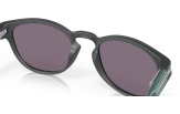OAKLEY Latch Matte Carbon Prizm Grey